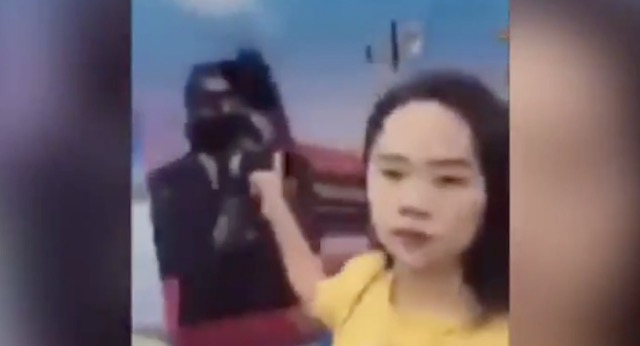 「独裁に反対」習近平国家主席の『顔』に墨汁をかけた女性、入院させられていた精神病院から戻ると… → 父親「入院前とはまるで別人」