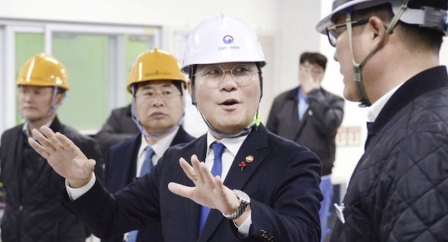 韓国、フッ化水素製造技術確立か　高純度で大量生産可能と発表