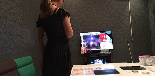 【話題】『カラオケしてるとき知らんパリピに2回ドア開けられたのなんだったんだろーってネットで調べたら…』