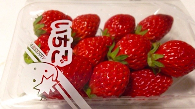 1パック480円のいちご購入した妻に夫「それいくら？高いんじゃないの？」→ 「問題です！」妻の一言で夫撃沈…