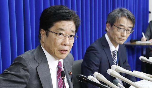 【新型コロナ】加藤厚労相、ドライブスルー方式検査に「感染防止に配慮なら問題ない」