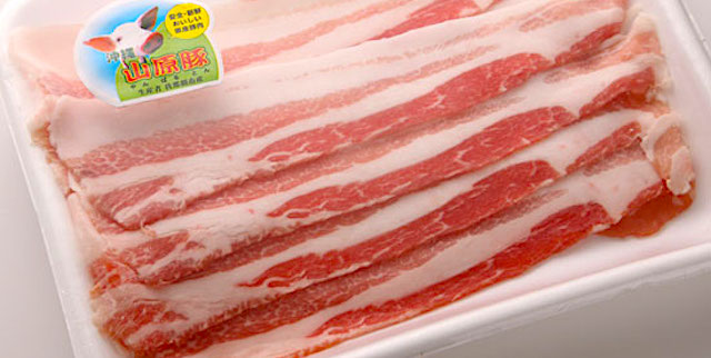 「やわらかいものを見ると、指で押してラップを破りたくなる」… スーパーの肉パックを指で押した男を現行犯逮捕