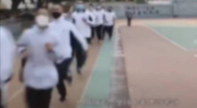 【中国】再開の学校で授業中に生徒が倒れる事故相次ぐ… マスクしたまま体育中、中3男子が急死