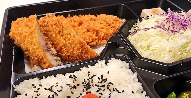 とんかつ店「少し強めに言わせていただきますが、お客様と店員は対等です。お客様が店員を怒鳴りつけるようなことがそろそろ世の中からなくなるといいと思います」
