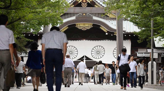 靖国神社のトイレに落書き「武漢の人を“皆◯しにする”」 著名な作家の名前も